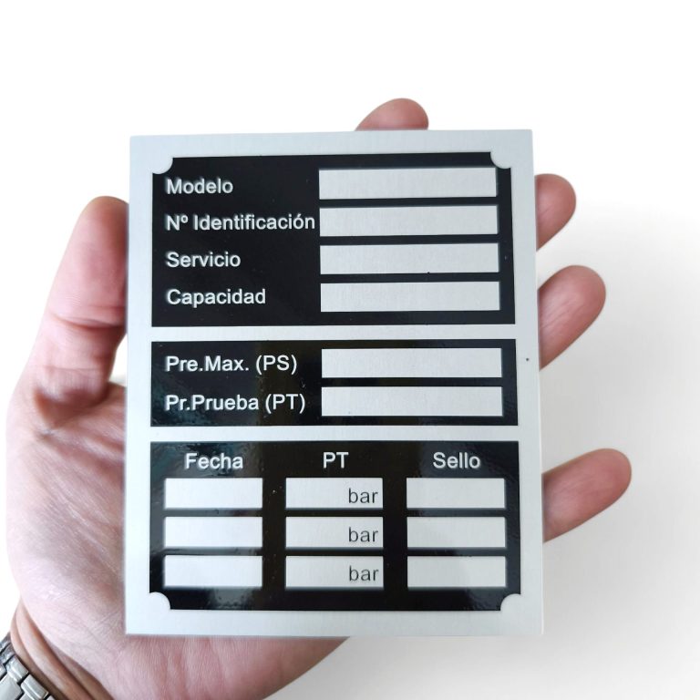 placa de características Cao ingtec Placa de identificación con campos para modelo, número, servicio y fecha.