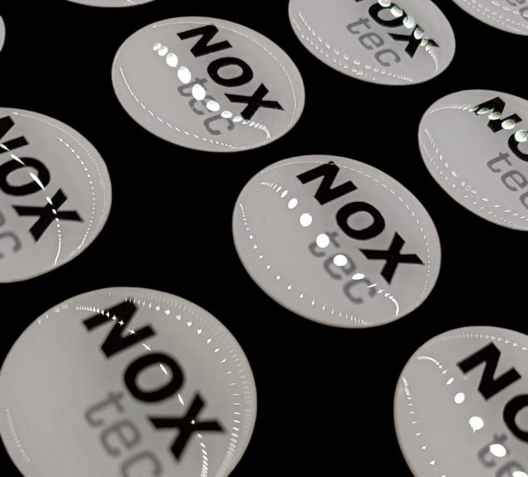 etiquetas de gota de resina etiqueta serigrafiada y terminada en gota de resina