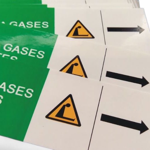 etiquetas poliéster serigrafiadas Cao Ingtec Carteles de advertencia sobre gases, con símbolos de peligro y flechas hacia la derecha serigrafiados en poliéster alta calidad